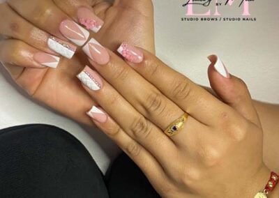 Diseños personalizados para tus uñas.