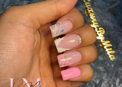 Diseños personalizados para tus uñas.